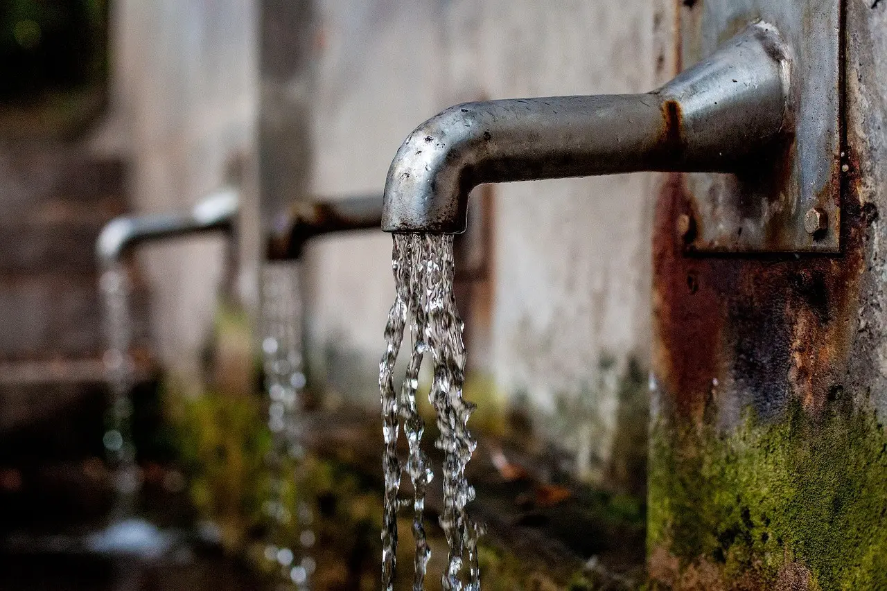 У п’яти районах Києва знизився тиск води, можливі перебої