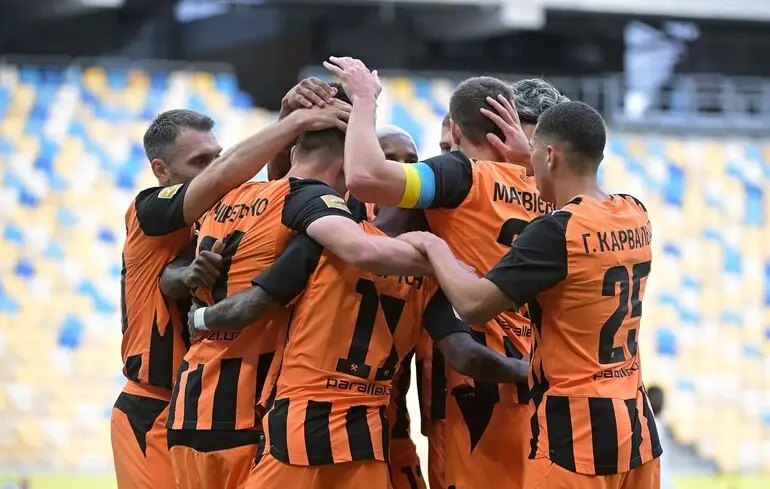 Шахтар перемагає Верес 3:0 і очолює таблицю УПЛ