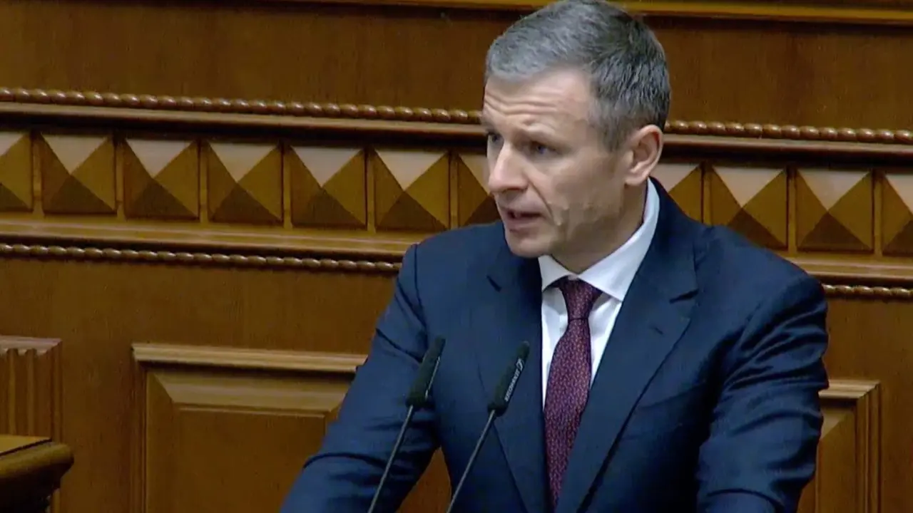 Уряд призупинив видатки на ремонти доріг та житла на 46 млрд грн