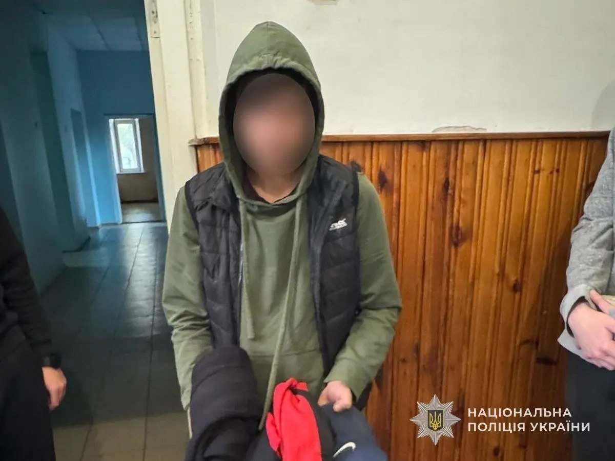 Поліція Сум встановила крадія квітів з кладовища