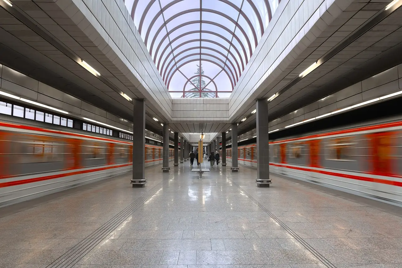 У Києві зупинився рух метро на всіх трьох лініях